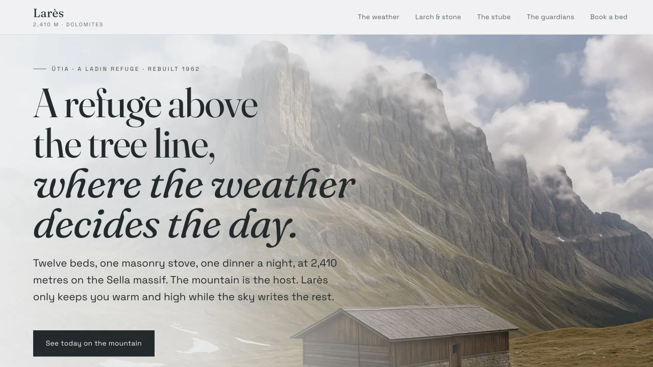 Larès homepage presenting a mountain refuge above the tree line under a wide Dolomite sky.